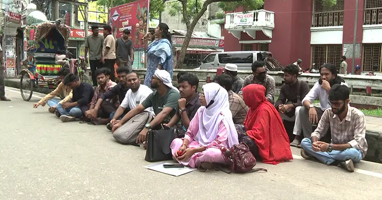 শিক্ষার্থীদের অবস্থান কর্মসূচি
